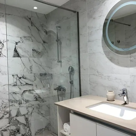 アパート Arkadija Lux River And Tower View ベオグラード