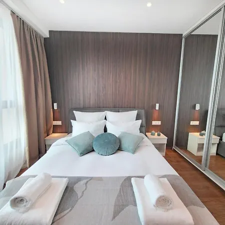 Arkadija Lux River And Tower View 베오그라드